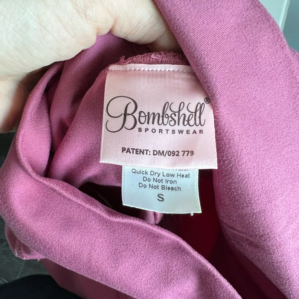 Bombshell - Picture 3 of 3